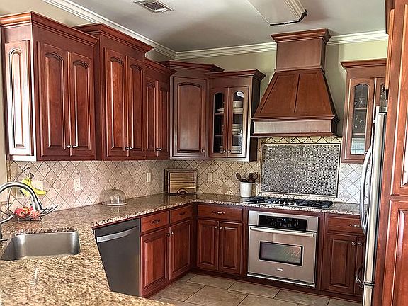 5th image of 106 Maple St