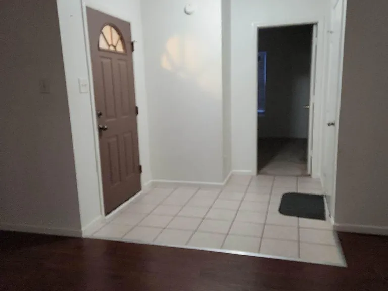 1626 Carriage Cir — Photo 7