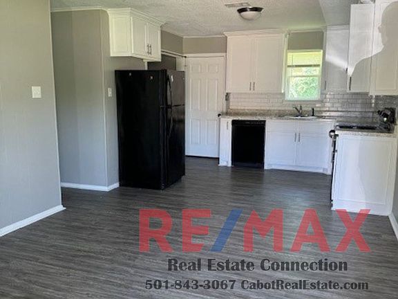 2nd image of 301-311 Pearl St #305