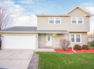 16 Wedgewood Rd, Matteson, IL 60443