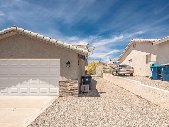 4th image of 3697 Bluegrass Dr
