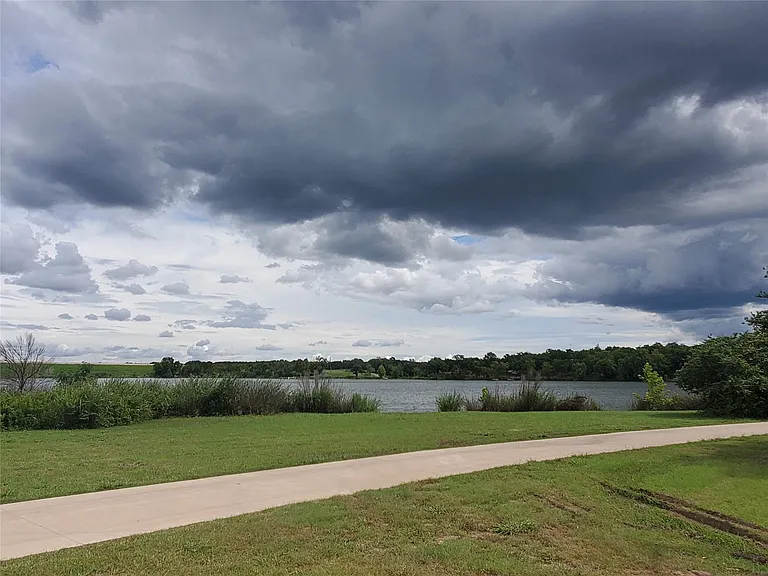 1717 Fountain Bridge Dr — Photo 29