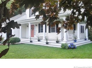 39 Waterhouse Ln, Groton, CT 06355