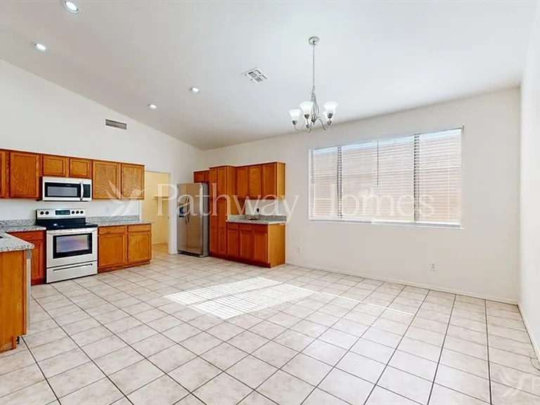 8718 N 57th Ln — Photo 7
