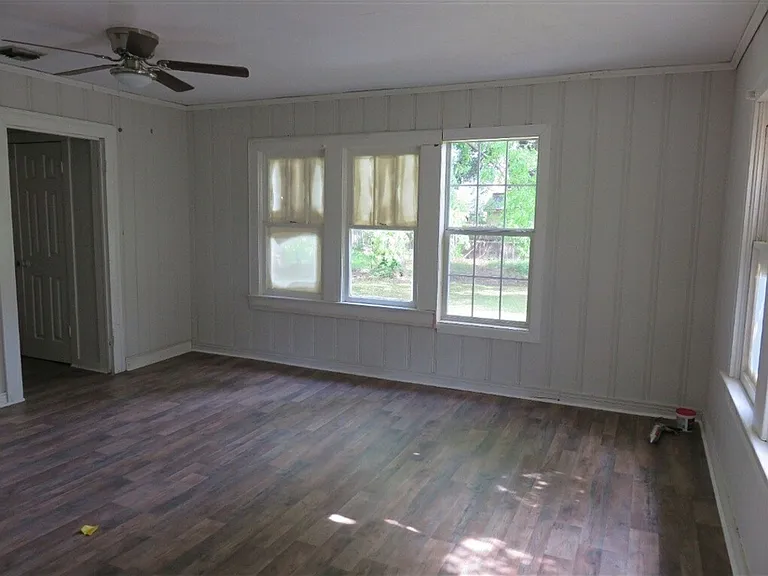 223 Sampson Ave — Photo 9
