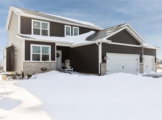 1903 Wycliffe Ct SW, Cedar Rapids, IA 52404