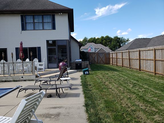 Grill area/enclosed patio