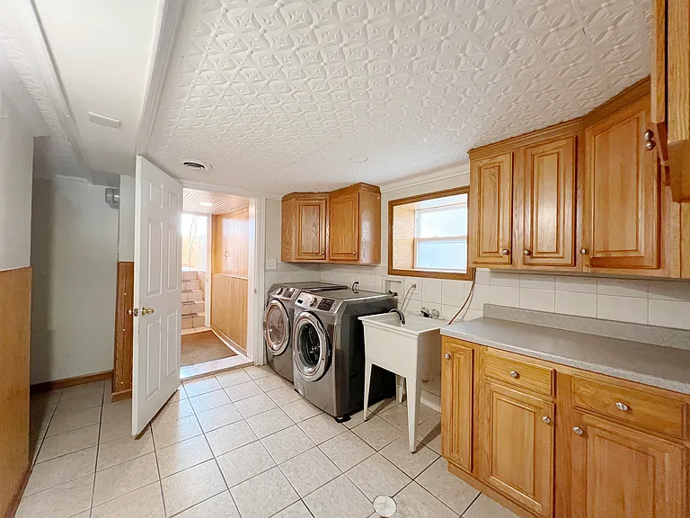 5733 W Melrose St — Photo 11