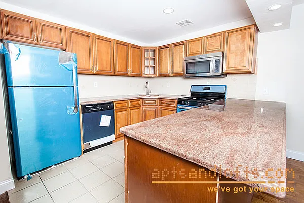 Rented by aptsandlofts.com | media 4