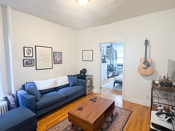 2nd image of 326 E 90th St APT 4