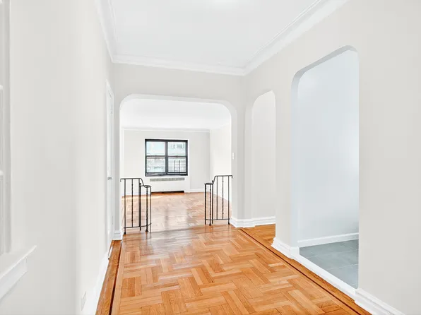 190 East Mosholu Parkway South image 9 of 36