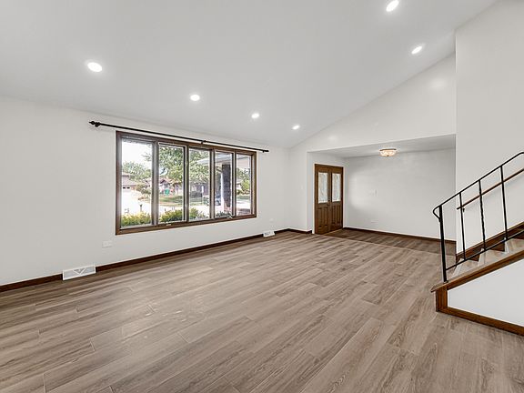 5th image of 14125 Trenton Ave