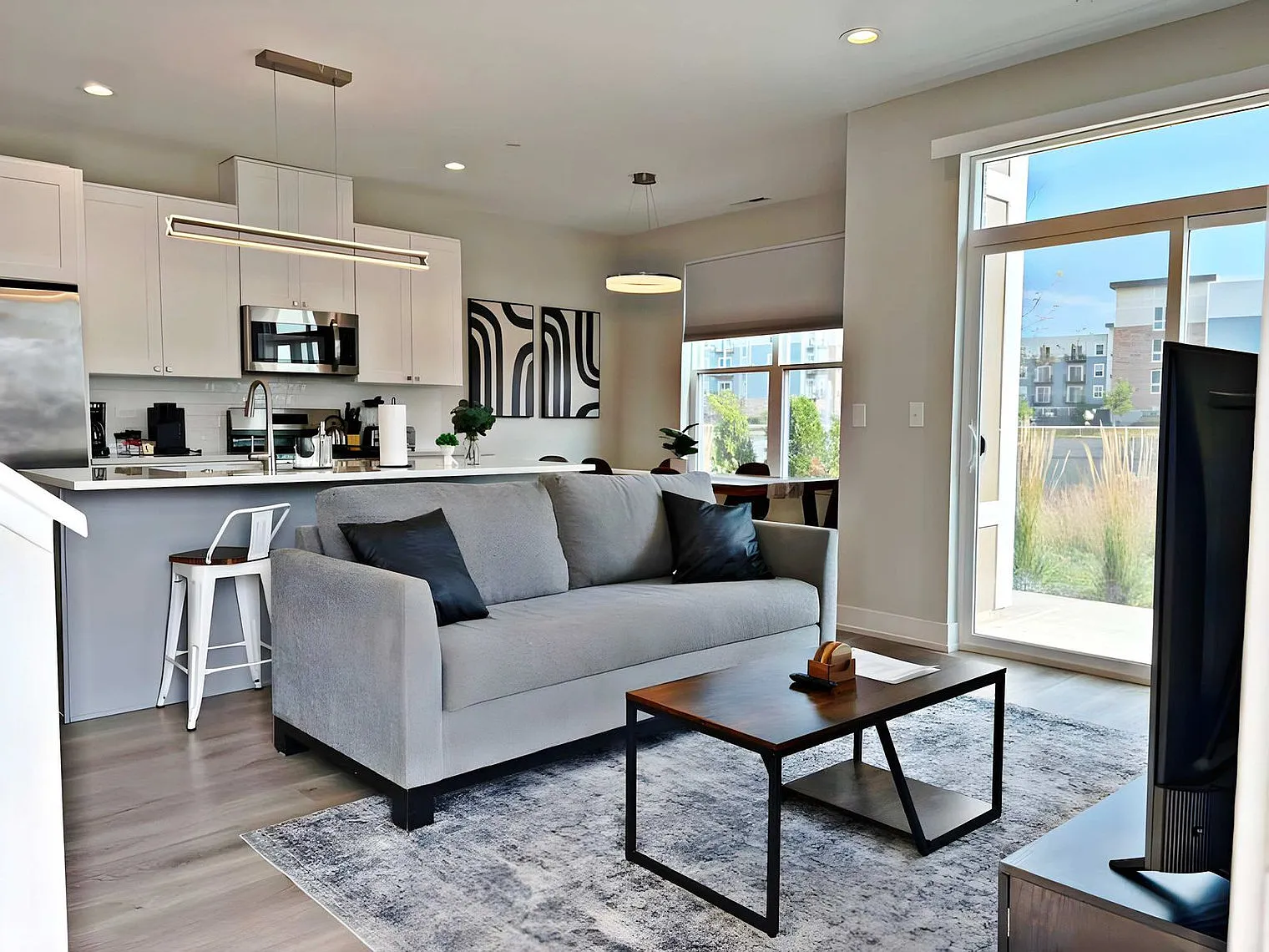 4 bed, 2.0 bath, 1894 sqft, $10,083 — Photo 1