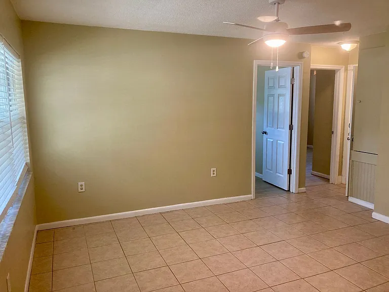 115 NW Crystal St — Photo 12