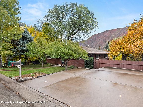3rd image of 30 Mountain Shadows Dr