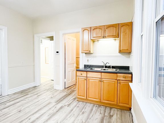 3rd image of 3135 N Paulina St APT 2R
