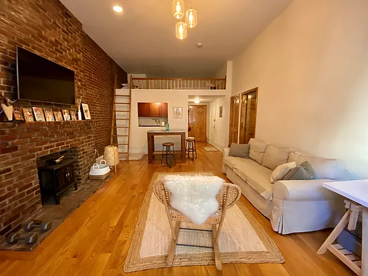 Rented by NY Living Solutions | media 31