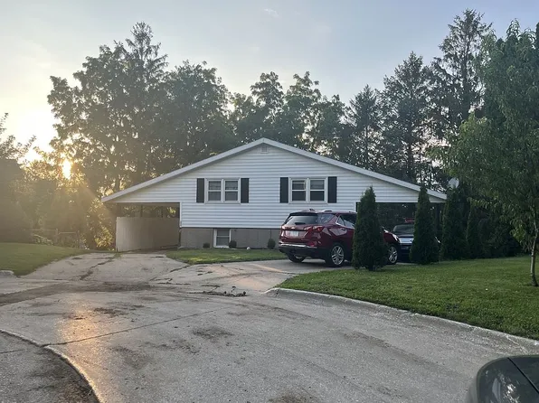 222 Thomas Dr, West Branch, IA 52358