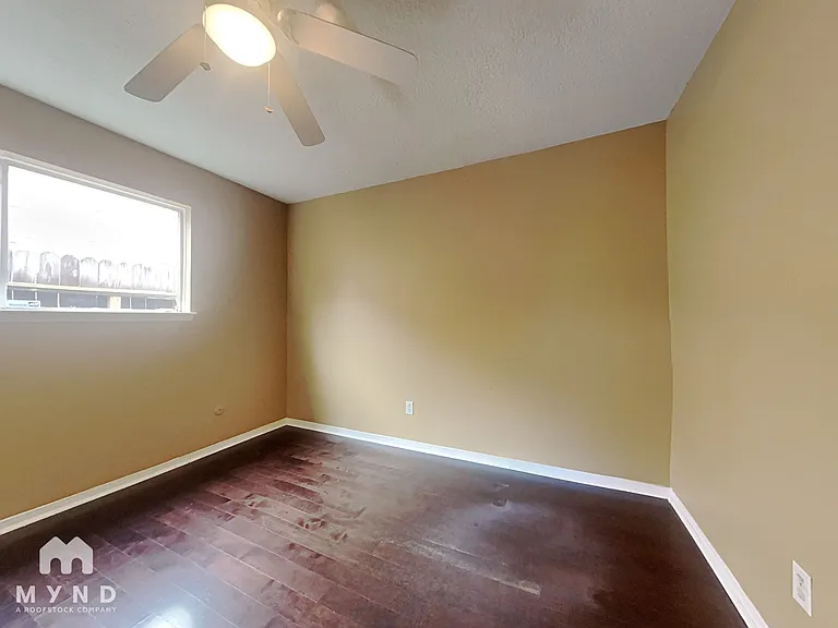 2103 Woodland Springs St — Photo 13
