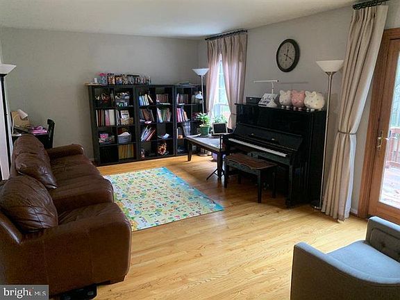 3rd image of 9307 Millbranch Pl