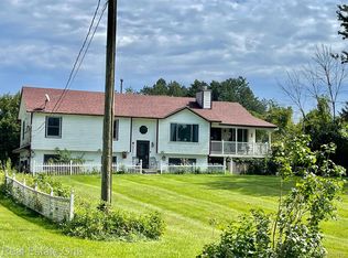 9426 Milford Rd, Holly, MI 48442