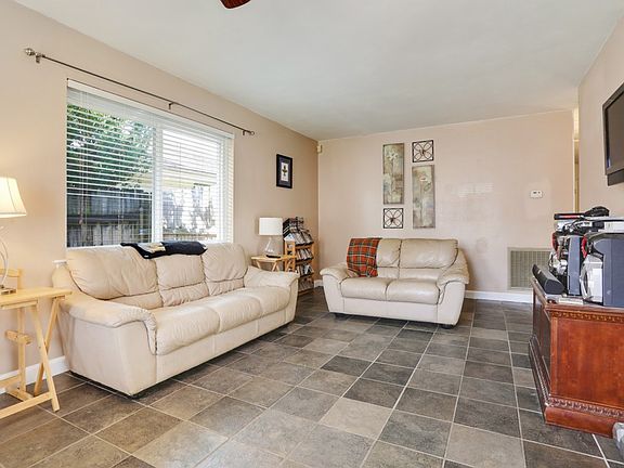 3rd image of 1701 Belmont Pl