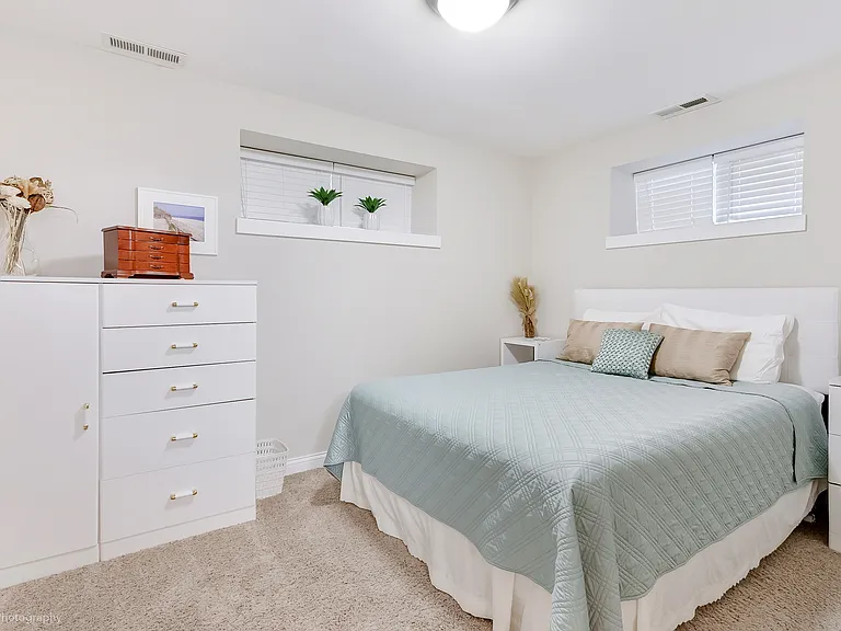 3702 N Hermitage Ave #1 — Photo 16