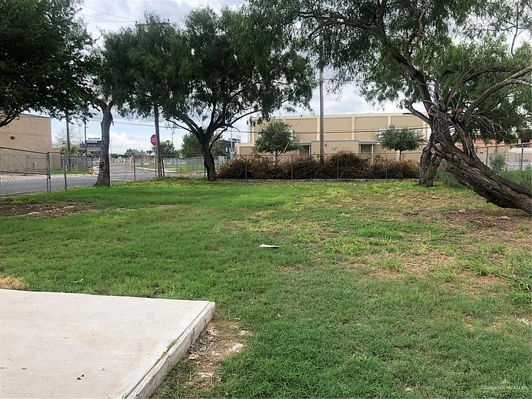 610 E Park Ave — Photo 28