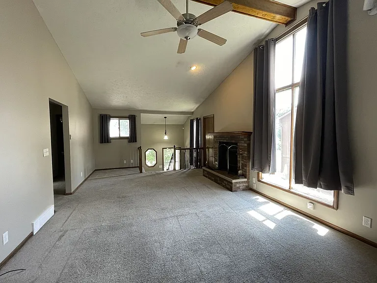 12814 S 28th Ave — Photo 2