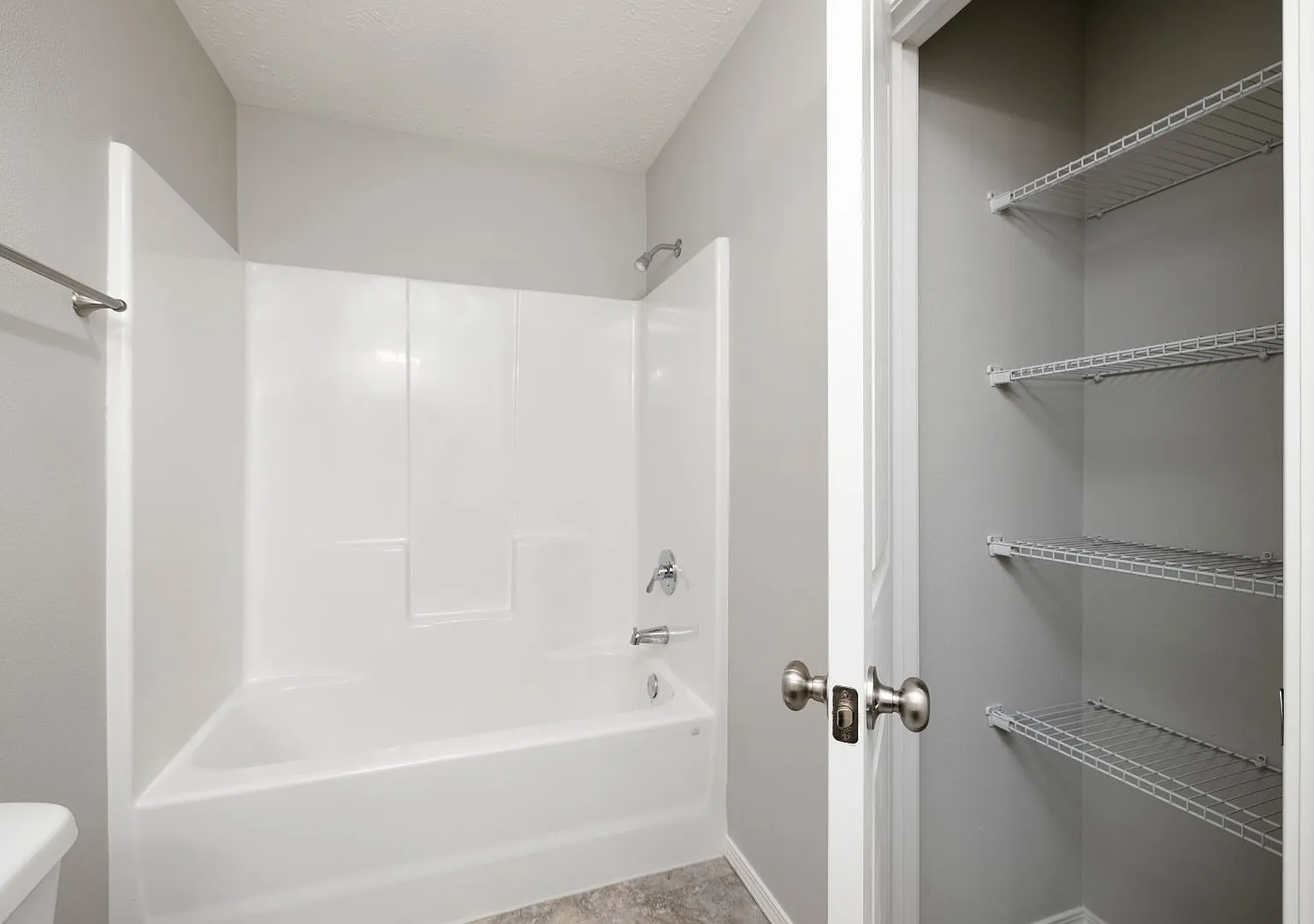 Spacious 3 Bedroom Duplex in Monte Cristo!! — Photo 4