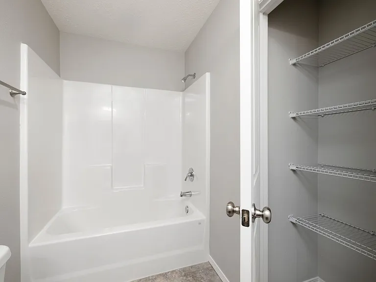 552 W Danielle St — Photo 4