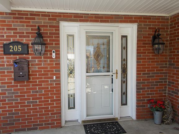 4th image of 205 W Meadow Ln