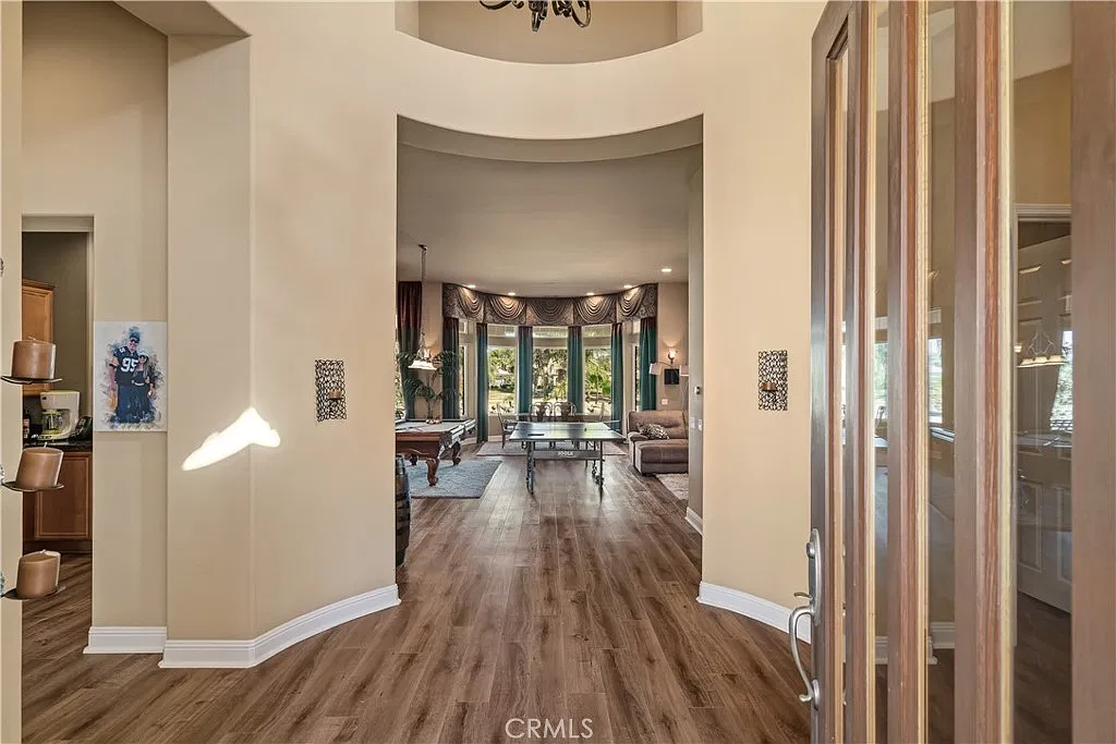 4 bed, 4.5 bath, 4369 sqft, $9,000 — Photo 4