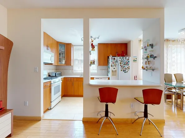 155 Oceana Drive East image 8 of 31