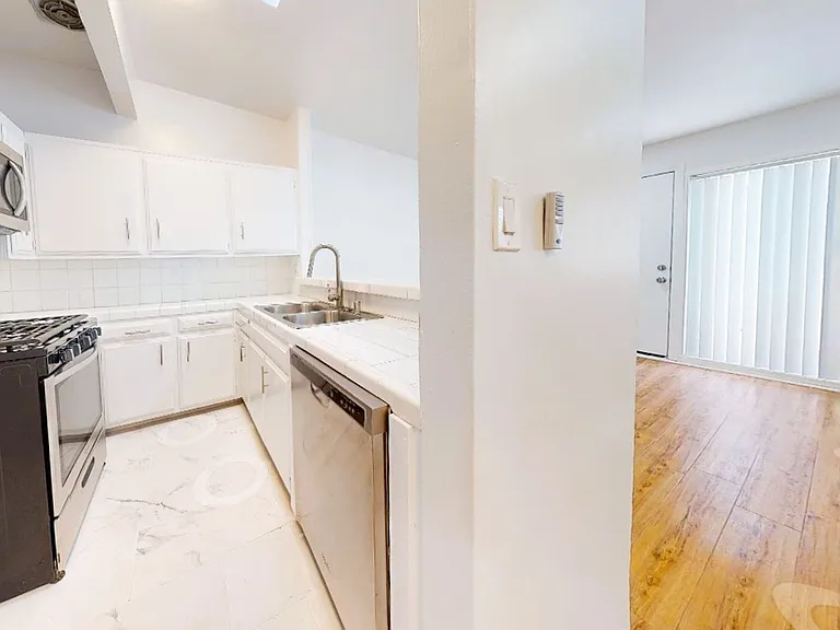 3638 Midvale Ave — Photo 5
