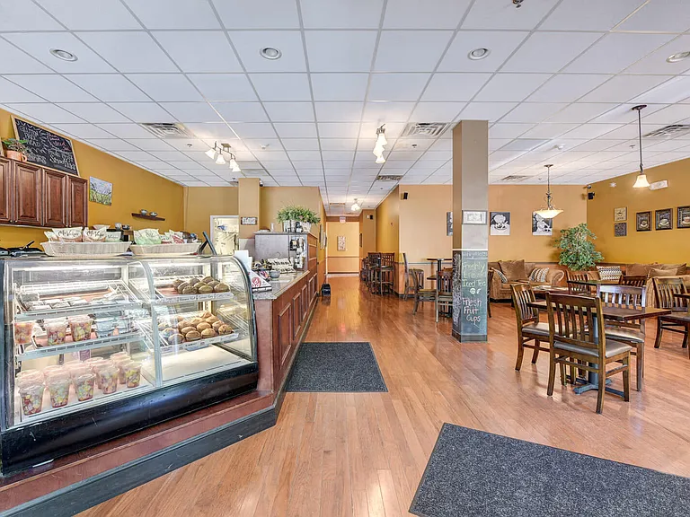 Jitter's Cafe - serving specialty coffee, breakfast and lunch!