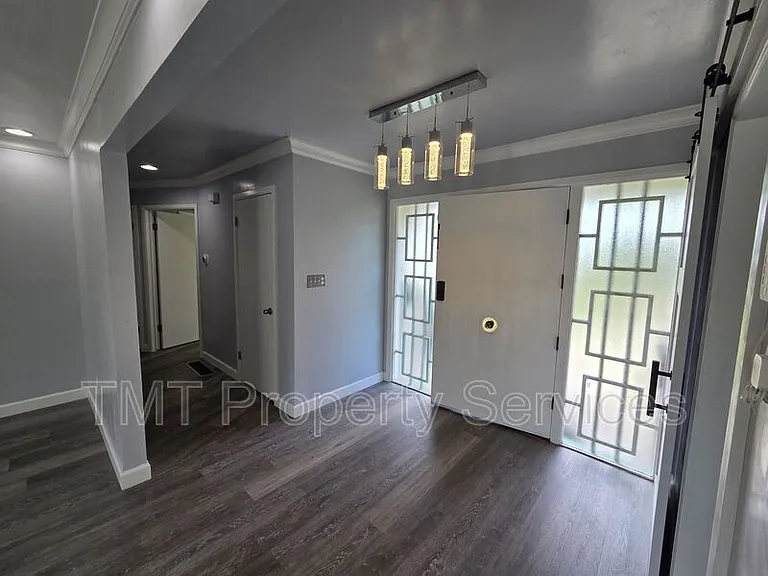 9 W Robinhood Dr — Photo 39