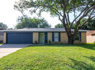 916 Vaughn Dr, Burleson, TX 76028