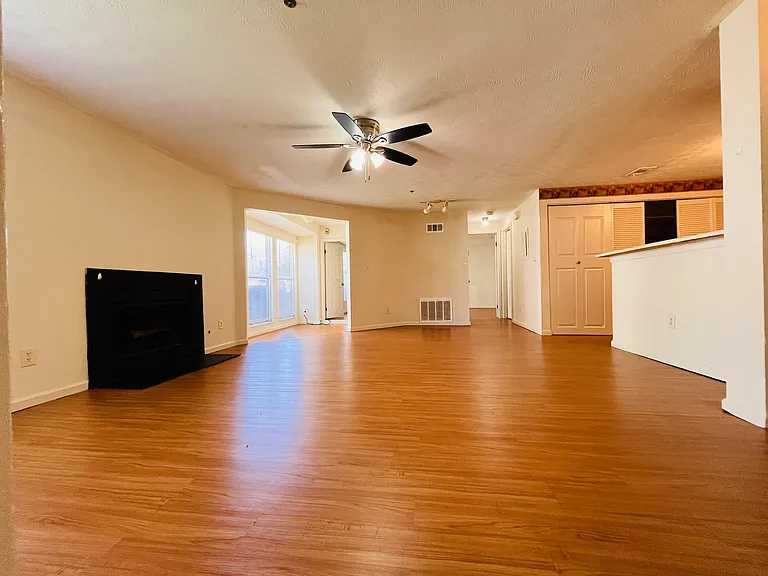 4245 Courtside Dr — Photo 10