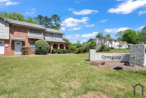 2136 Lynngate Dr #C — Photo 2