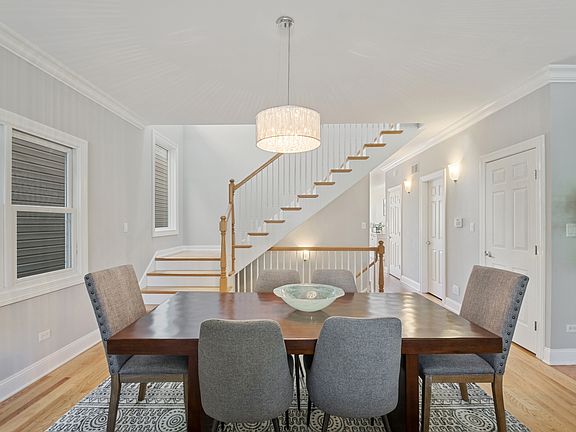 5th image of 2219 W Farragut Ave