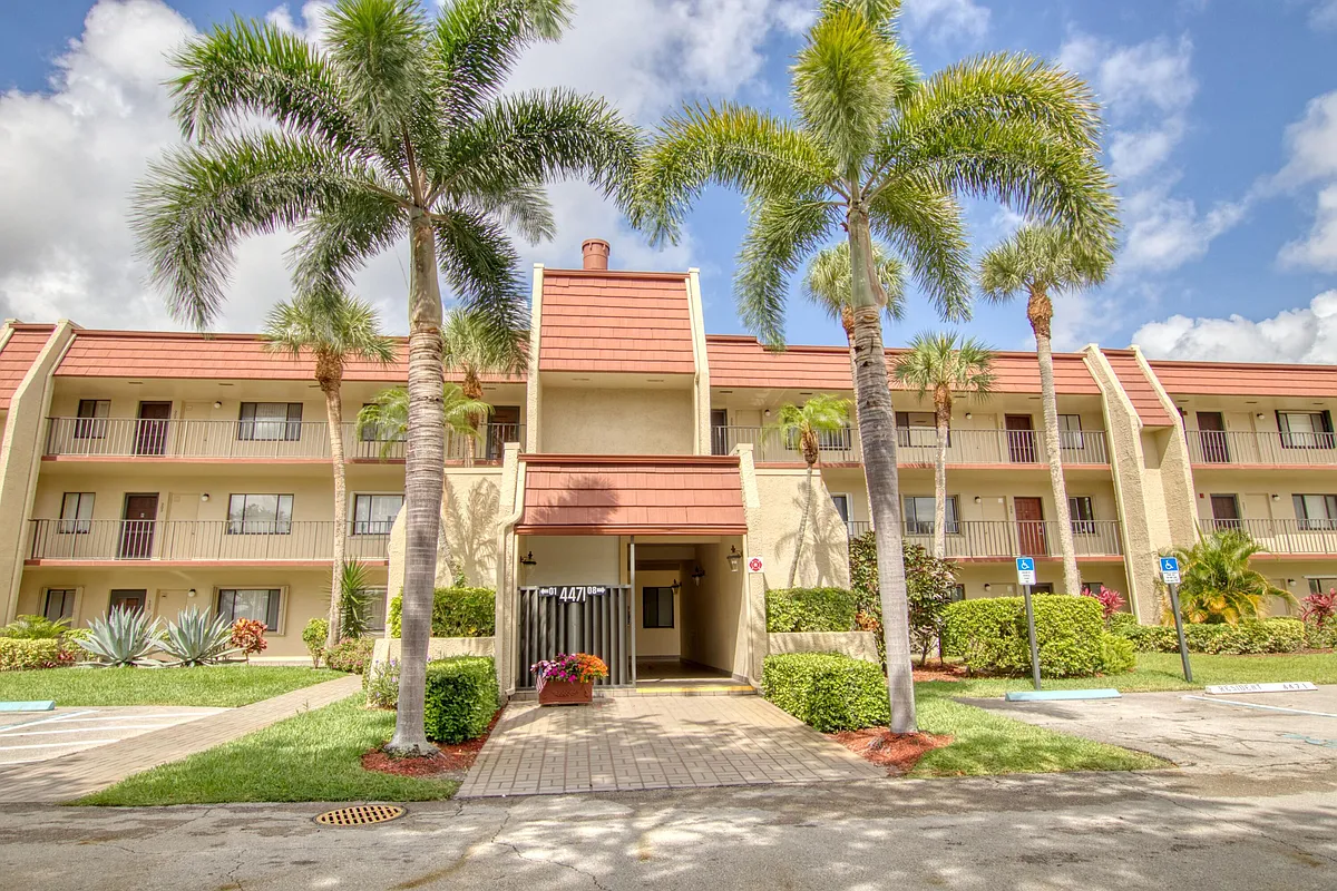 Building Photo - 4471 Luxemburg Ct #301
