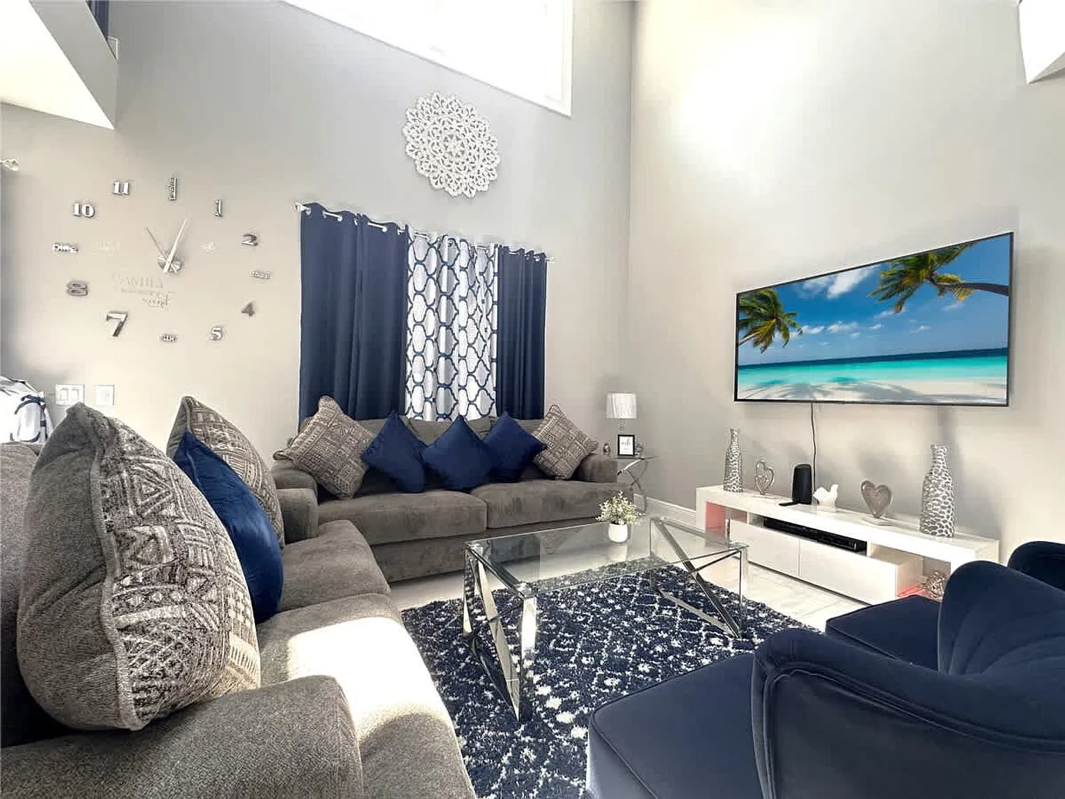 6 bed, 4.0 bath, 2863 sqft, $9,292 — Photo 2