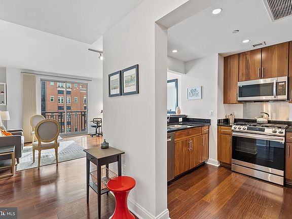2nd image of 2050 Jamieson Ave APT 1310