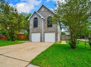 1101 Lochmoor Ln, Pearland, TX 77581
