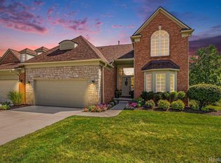 37156 Berkleigh Ct, Farmington, MI 48331