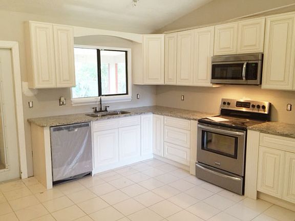 2nd image of 1512 Faircloth Ct
