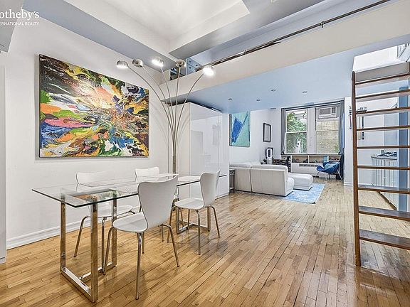 2nd image of 4 Lexington Ave APT 1M