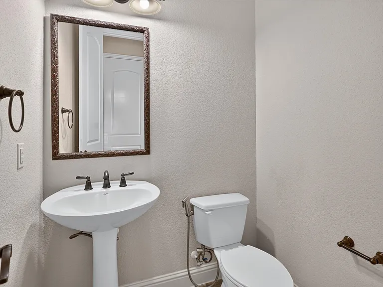 4635 Saginaw Ct — Photo 9