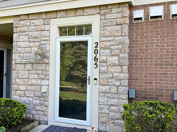 2065 Pinecroft Dr #201, Canton, MI 48188